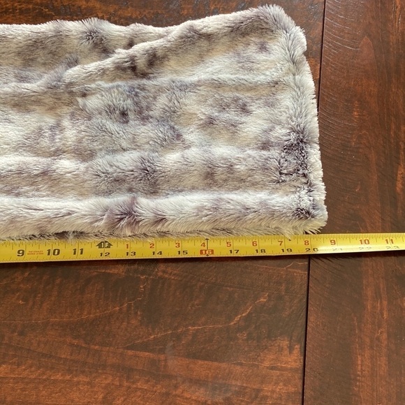 𝅺bundle of 2 Minky Scarves - Picture 9 of 10